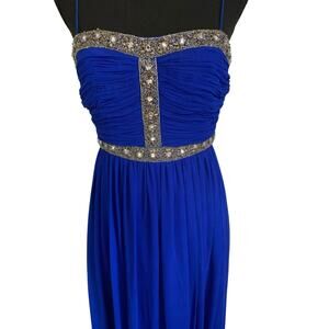 Royal blue‎ beaded flowy chiffon size 2
Gown Prom wedding guest Aiden Mattox